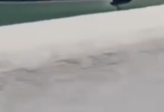 Hombre fue grabado rezando segundos antes de sufrir un fuerte accidente